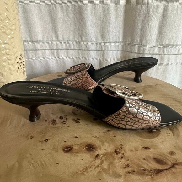 Donald J Pliner Metallic Croc Buckle Slide Sandals – Made in Italy – Size 7.5M - Picture 4 of 4